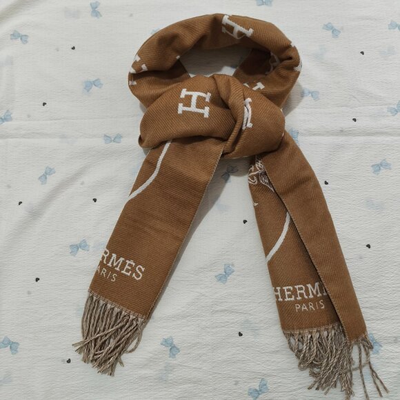 Hermès Reversible Cashmere Scarf - Picture 6 of 6
